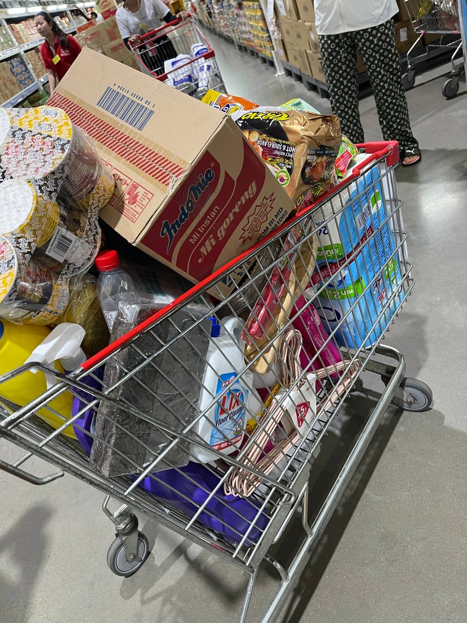 Modern Trade Distribution Boosting FMCG Sales with BJC Products at Makro Market In Cambodia - Image 41